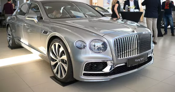 Bentley Flying Spur a ajuns în România: cât costă și ce performanțe are?