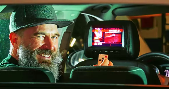 Ecrane în tetiere – Cinema pentru cei din spate