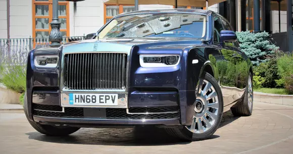 Rolls-Royce Phantom: Ai văzut o Phantomă?