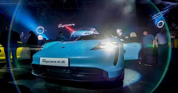 Elon Musk este ofticat pe Bill Gates pentru că nu a cumpărat Tesla