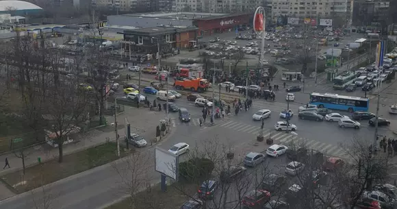Un accident de povestit nepoţilor: o şoferiţă a uitat că are frâne şi a produs un adevărat dezastru în Bucureşti