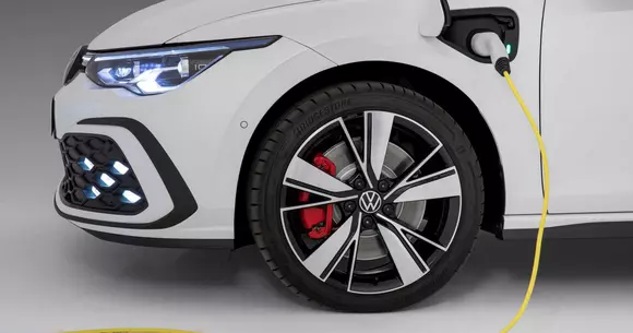Noul VW Golf GTE: putere cât GTI, cuplu cât GTD și consumul cel mai mic