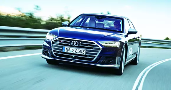 Audi S8: Confort & sport sau cum să alergi cu stil
