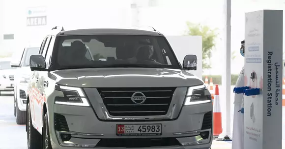 Șoferii din Emiratele Arabe Unite sunt testați pentru coronavirus din mașini