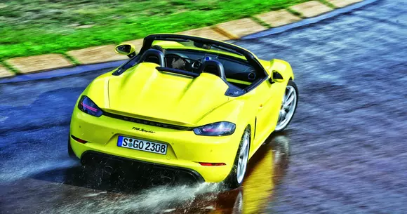 Porsche 718 Spyder: Swinging in the Rain