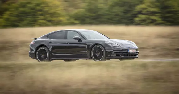 În primele trei luni din acest an Porsche a livrat peste 53.000 de mașini