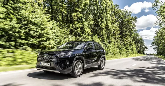 Toyota RAV4: Când Prius devine SUV