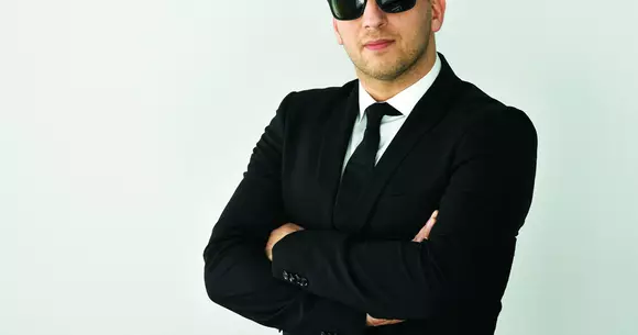 Daihatsu Materia vs. Nissan Cube: Van in Black