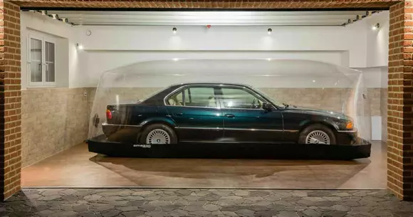 Ofertă unică: BMW Seria 7 E38 păstrat în țiplă este scos la vânzare. Merită banii?