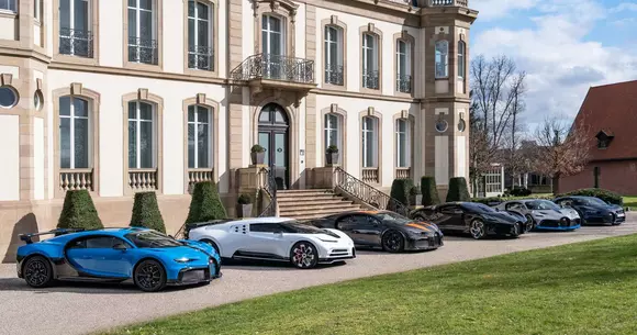 Bugatti Chiron, într-o imagine de zeci de milioane (de euro). Cât valorează toate