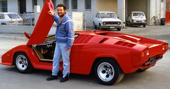 Tânăr și neliniștit: Balboni, pilotul de teste Lamborghini, s-a jucat de-a v-ați ascunselea cu poliția. Motivul este ușor de bănuit