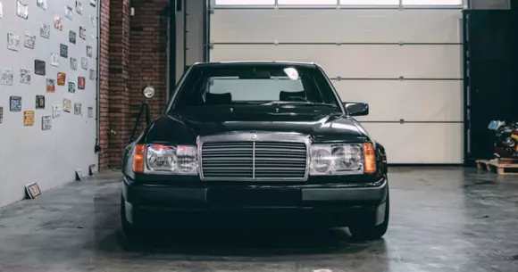 Unic în lume: acest Mercedes-Benz ascunde sub capotă un motor rar de BMW