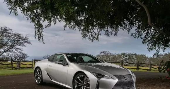 Lexus LC primește un facelift axat pe tehnologie