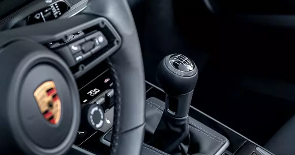 Porsche introduce și o transmisie manuală pentru 911