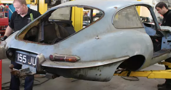 Jaguar E-Type din 1964: pisica se întoarce, mai feroce ca la prima tinerețe!