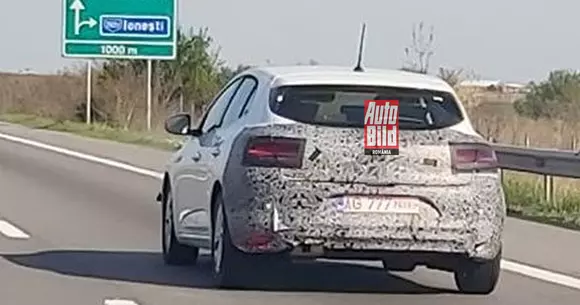 Exclusiv! Primele fotografii surprinse în România cu noua Dacia Sandero