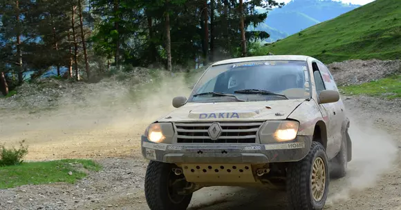 Ai auzit de DaKia? Ce performanțe are această mașină de rally-raid