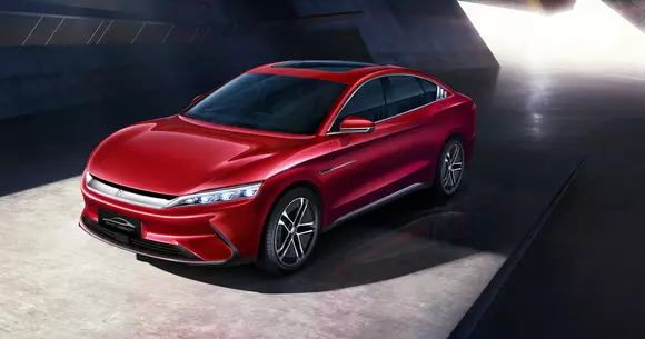 Cum va face față Tesla rivalilor chinezi? Iată ce oferă sedanul electric BYD Han EV