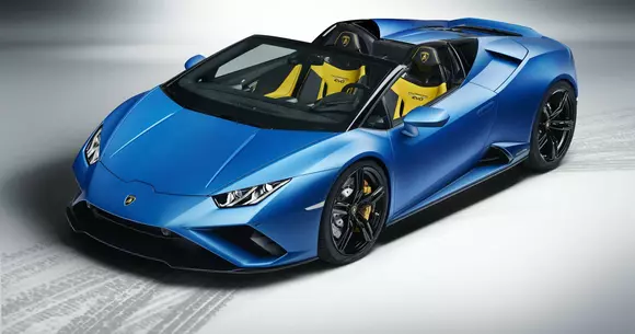 Cum să aduci Lamborghini Huracan EVO RWD Spyder la tine în sufragerie