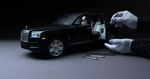 Această machetă Rolls-Royce Cullinan costă cât un SUV compact. Unul real!