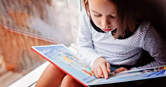 Deschide-i gustul pentru lectură cu cărți pentru copii atractive