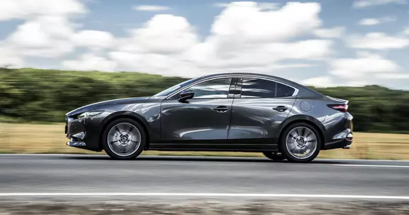 Mazda 3 Sedan Skyactiv-G122 Plus: Classic never dies!