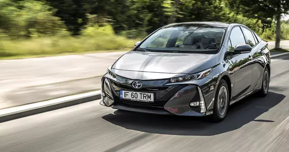 Toyota Prius PHV: Originalul nu se dezice