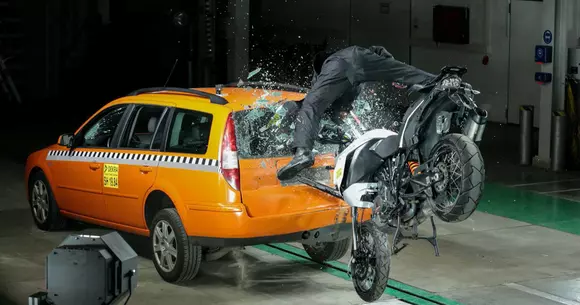 Bosch creează un „Înger Păzitor Digital” pentru motocicliști