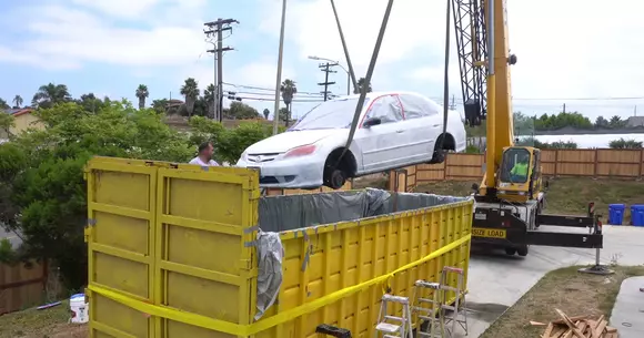 Un vlogger american și-a vopsit mașina într-un mod inedit