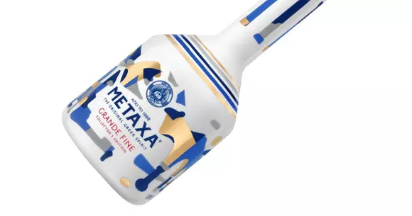 METAXA Grande Fine, într-un un design realizat de artistul stradal Cacao Rocks