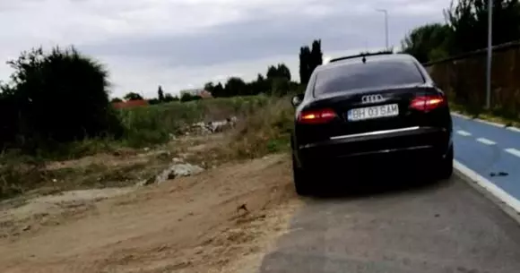 Un șofer din Arad a gonit cu mașina pe o pistă de bicicliști din localitate