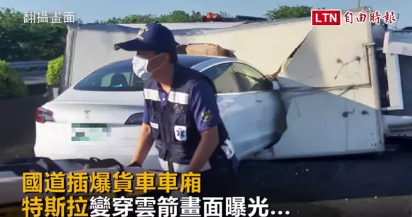 Tesla Model 3 pe Autopilot eșuează să vadă un camion răsturnat în fața sa (VIDEO)