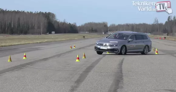 Skoda Supeb iV Estate și Volkswagen Passat GTE Variant au picat testul elanului