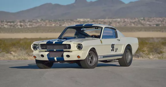 Cel mai scump Mustang din lume costă acum cât 144 de Mustanguri noi