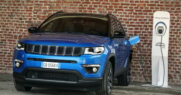 Jeep Renegade și Compact primesc versiune plug-in hybrid 4XE