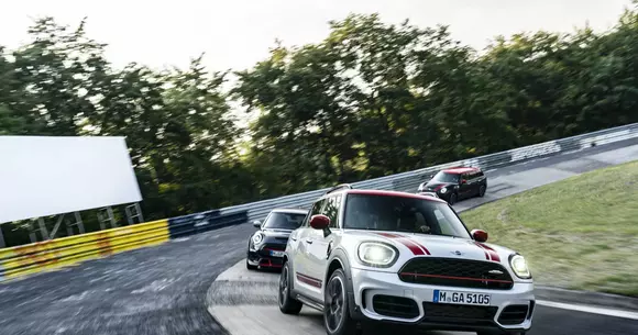 Mini Countryman JCW facelift rămâne cu 306 CP, primește suspensii mai bune