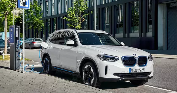 BMW iX3 are prețuri în România care pleacă de la 67.600 €