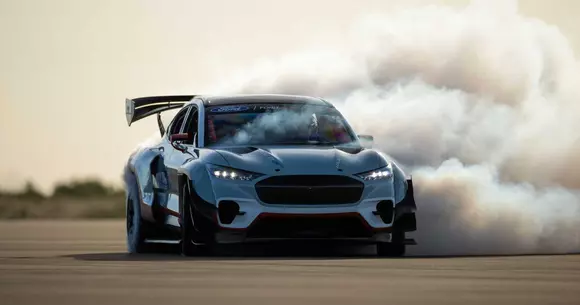 Ford Mustang Mach-E: prototip de curse cu 1.400 CP și șapte motoare