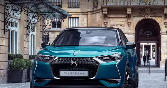 (P) DS 3 CROSSBACK, O NOUĂ EMBLEMĂ A STILULUI HIGH-TECH
