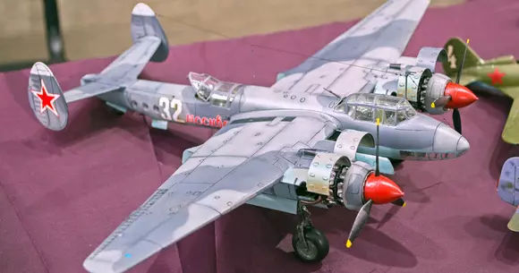 COLECȚII FABULOASE PENTRU COPII MICI, MARI ȘI MAI MARI