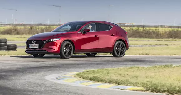 Mazda 3 SkyActiv-X: Revoluția așteptată