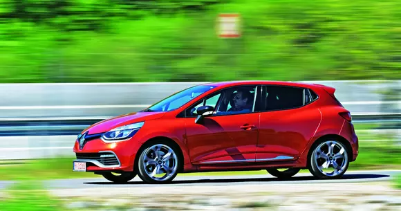 Renault Clio R.S.: Mașină mică cu motor mare. De ce nu?