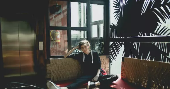 (P) Cum asortezi pantofii sport la o ținută casual