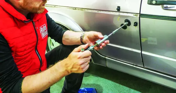 Poți să ieși la vopsea fără să dai un ciocan?