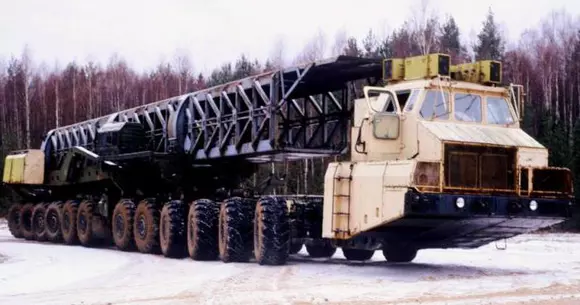 Acesta este camionul cu cel mai mare număr de roți motrice produs vreodată