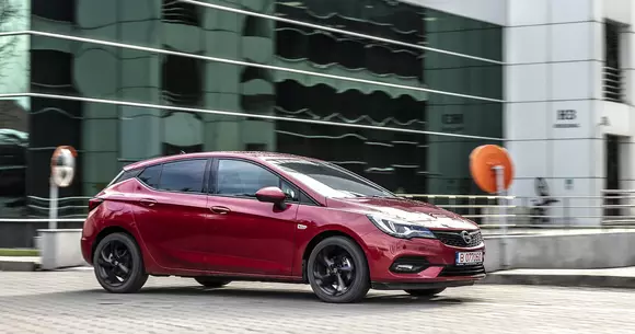 Opel Astra K, dubla doi