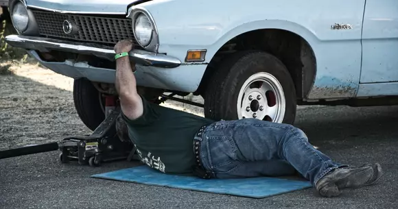 (P) Cum să economiseşti bani atunci când îţi repari maşina