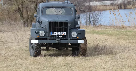 O apariţie exotică pe străzile din România - Volvo TP21