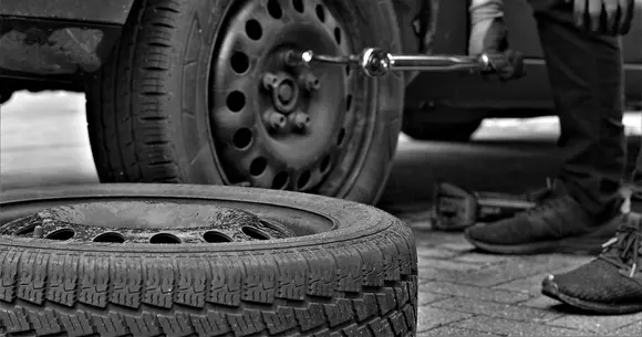 (P) Ce înseamnă et la jante?