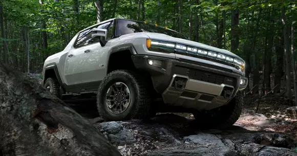 Hummer s-a întors! Este electric și mai puteric ca niciodată!